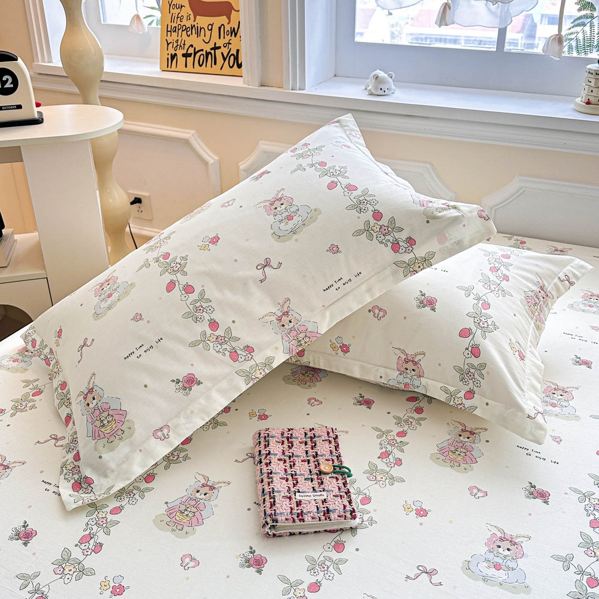 91家纺网 家纺一手货源 找家纺 涵宸家纺 2026新款亲肤舒适全棉印花单枕套-68系列 总 枕套-草莓小兔