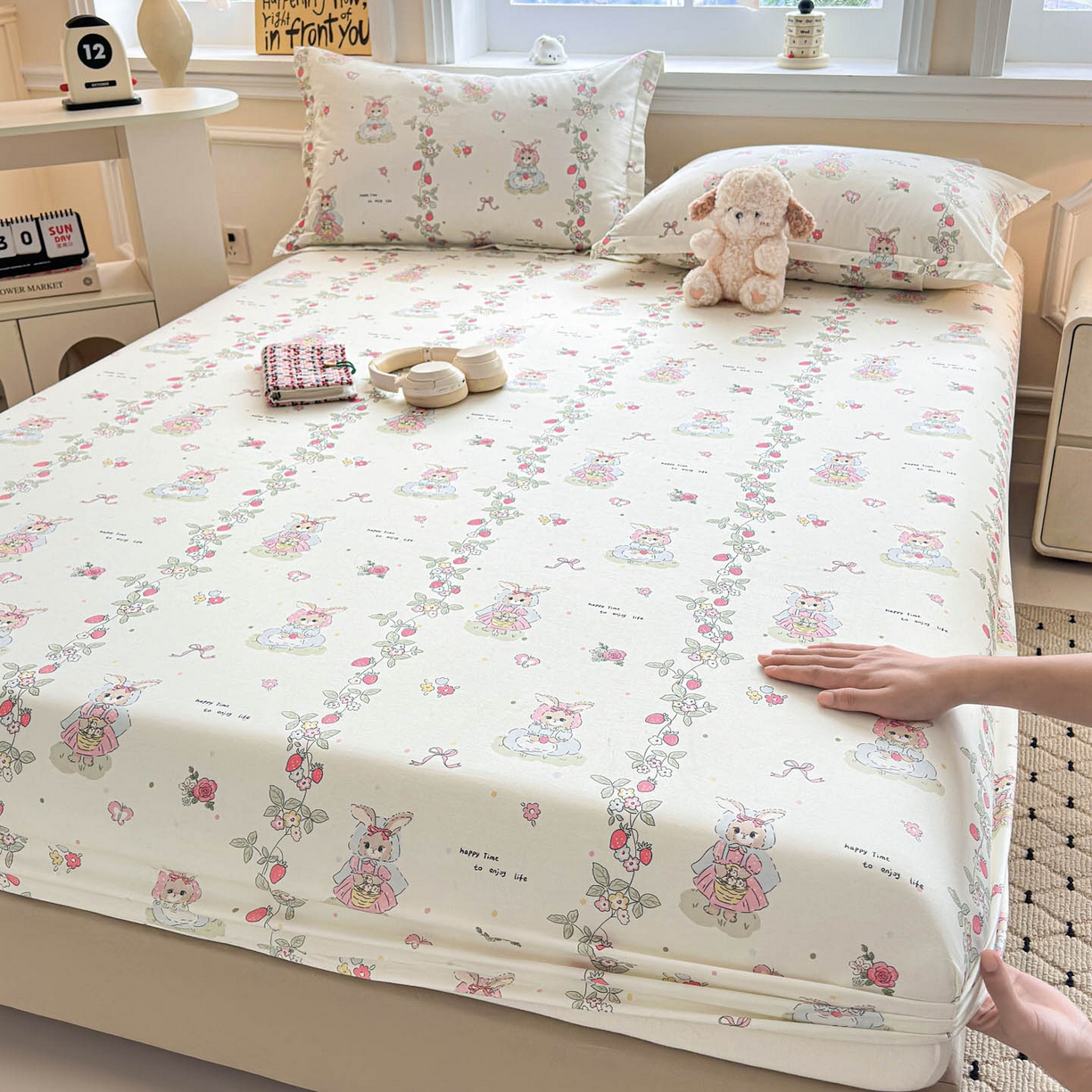91家纺网 家纺一手货源 找家纺 涵宸家纺 2026新款亲肤舒适全棉印花单床笠-68系列 总 床笠-草莓小兔