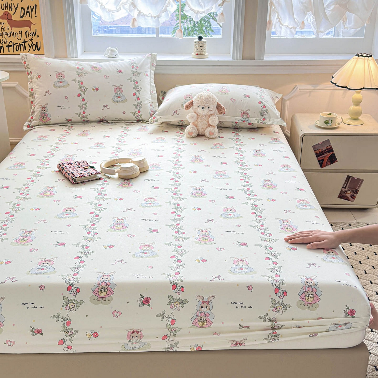 91家纺网 家纺一手货源 找家纺 涵宸家纺 2026新款亲肤舒适全棉印花单床笠-68系列 总 床笠-草莓小兔