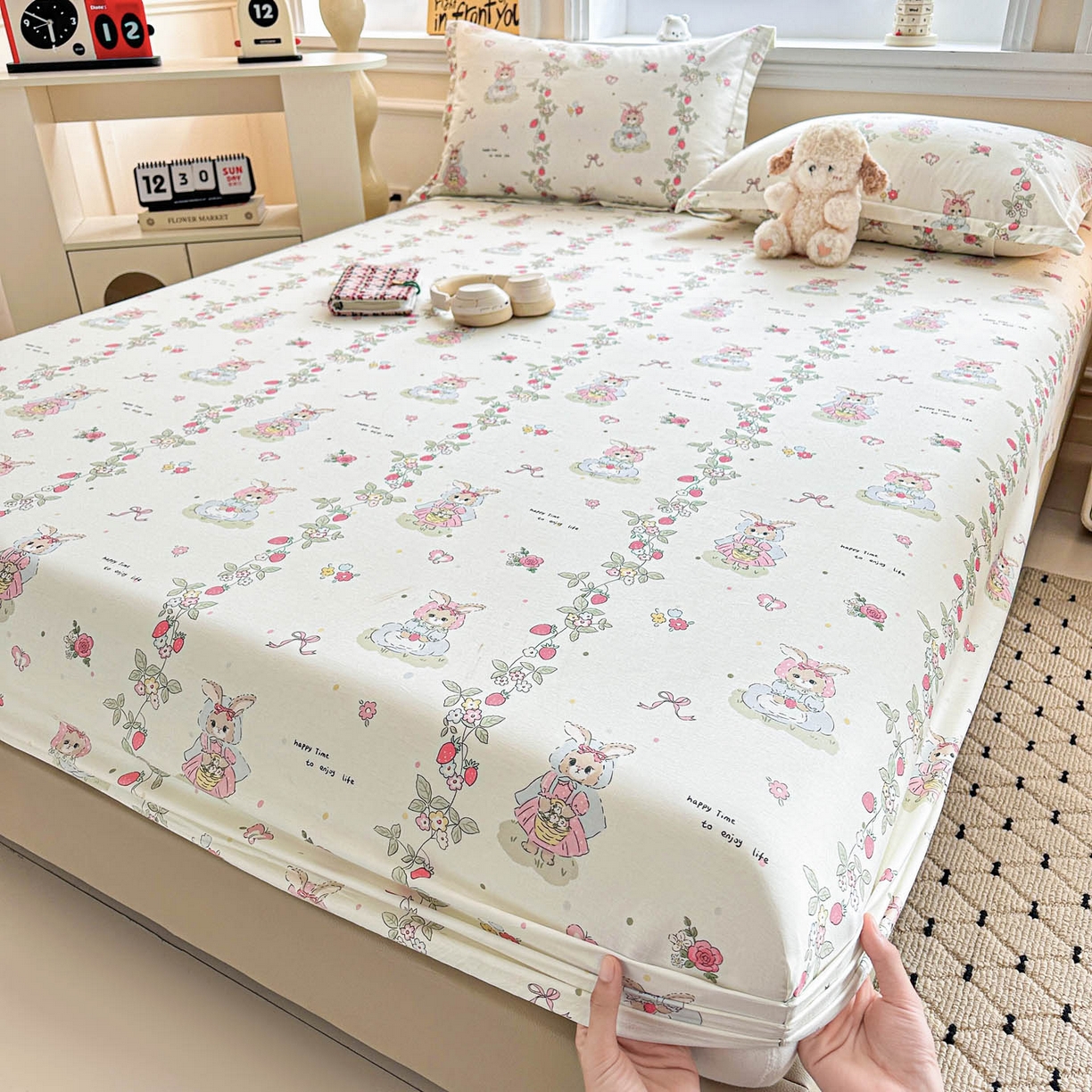 91家纺网 家纺一手货源 找家纺 涵宸家纺 2026新款亲肤舒适全棉印花单床笠-68系列 总 床笠-草莓小兔