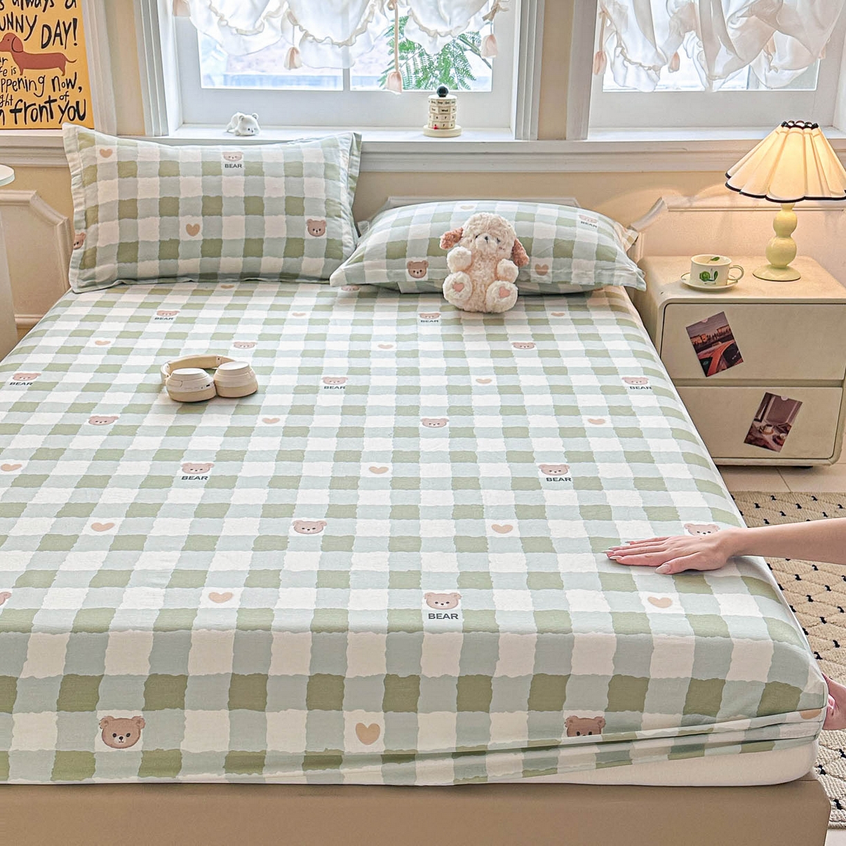 91家纺网 家纺一手货源 找家纺 涵宸家纺 2026新款亲肤舒适全棉印花单床笠-68系列 总 床笠-格子小熊