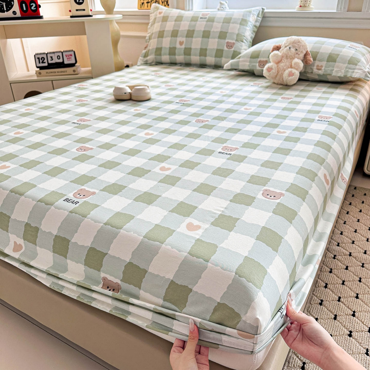 91家纺网 家纺一手货源 找家纺 涵宸家纺 2026新款亲肤舒适全棉印花单床笠-68系列 总 床笠-格子小熊