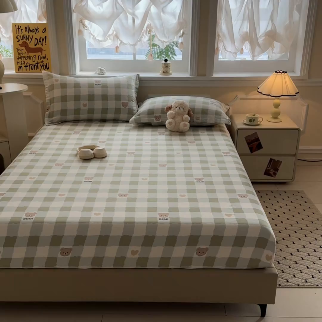 91家纺网 家纺一手货源 找家纺 涵宸家纺 2026新款亲肤舒适全棉印花单床笠-68系列 总 床笠-格子小熊