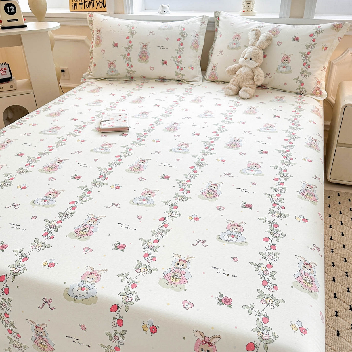 91家纺网 家纺一手货源 找家纺 涵宸家纺 2026新款亲肤舒适全棉印花单床单-68系列 总 床单-草莓小兔