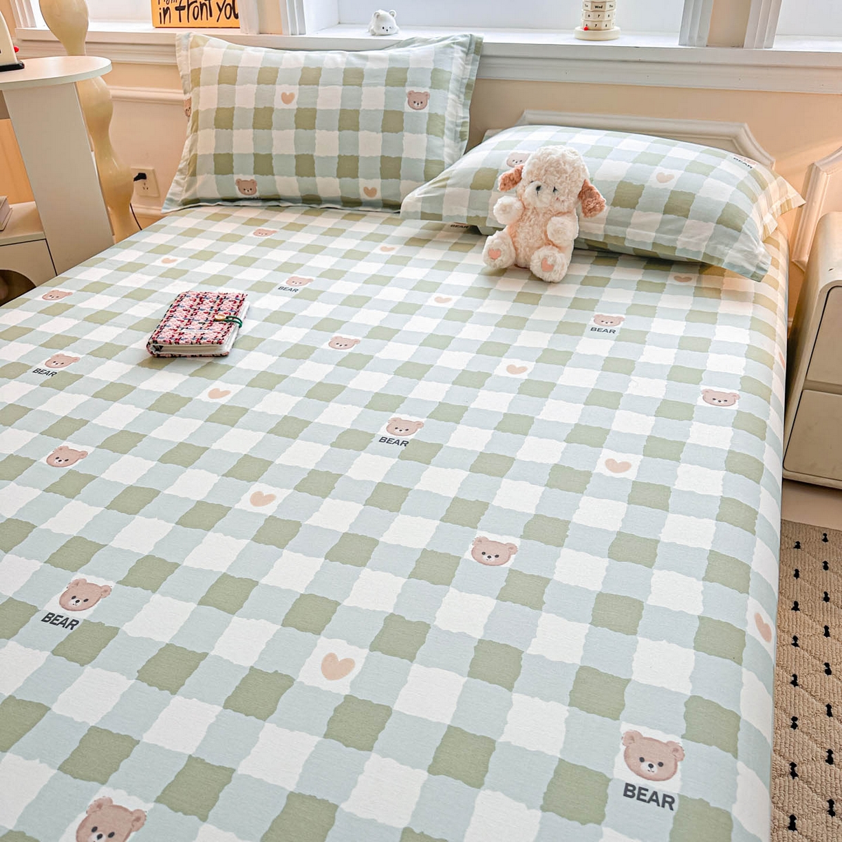 91家纺网 家纺一手货源 找家纺 涵宸家纺 2026新款亲肤舒适全棉印花单床单-68系列 总 床单-格子小熊