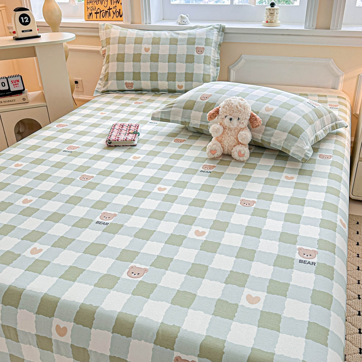 91家纺网 家纺一手货源 找家纺 涵宸家纺 2026新款亲肤舒适全棉印花单床单-68系列 总 床单-格子小熊