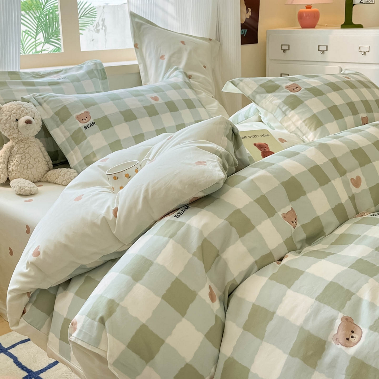 91家纺网 家纺一手货源 找家纺 涵宸家纺 2026新款亲肤舒适全棉印花单被套-68系列 总 A格子小熊