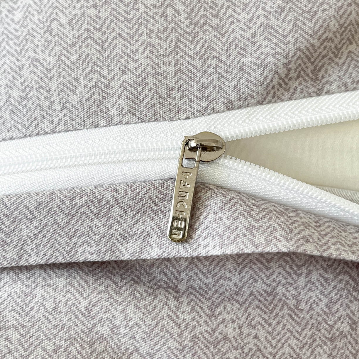 91家纺网 家纺一手货源 找家纺 涵宸家纺 2025新款亲肤舒适全棉印花四件套-68系列 总 D洛伊-灰