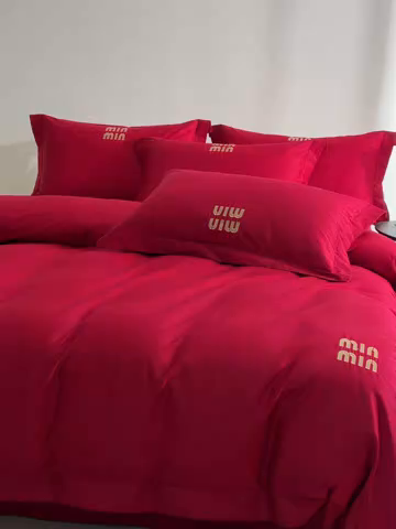 91家纺网 家纺一手货源 找家纺 苏源家居 2026 新款简单婚庆大红小logo刺绣结婚四件套 甜蜜蜜