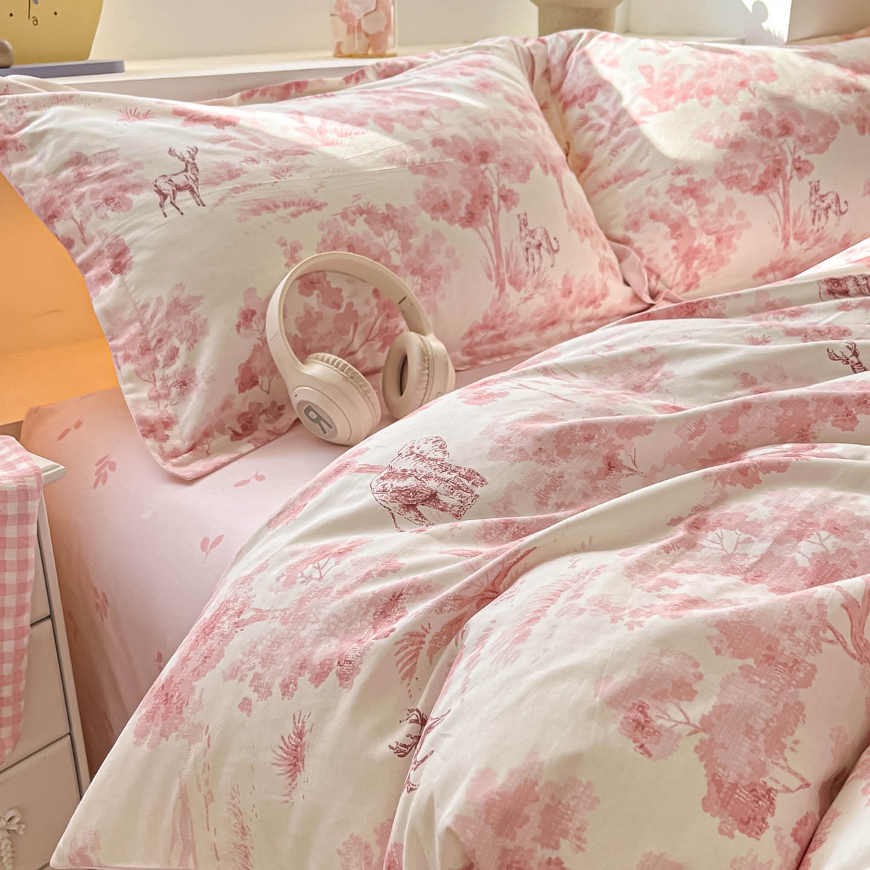 91家纺网 家纺一手货源 找家纺 涵宸家纺 2025新款亲肤舒适全棉印花四件套-68系列 总 F花涧-粉