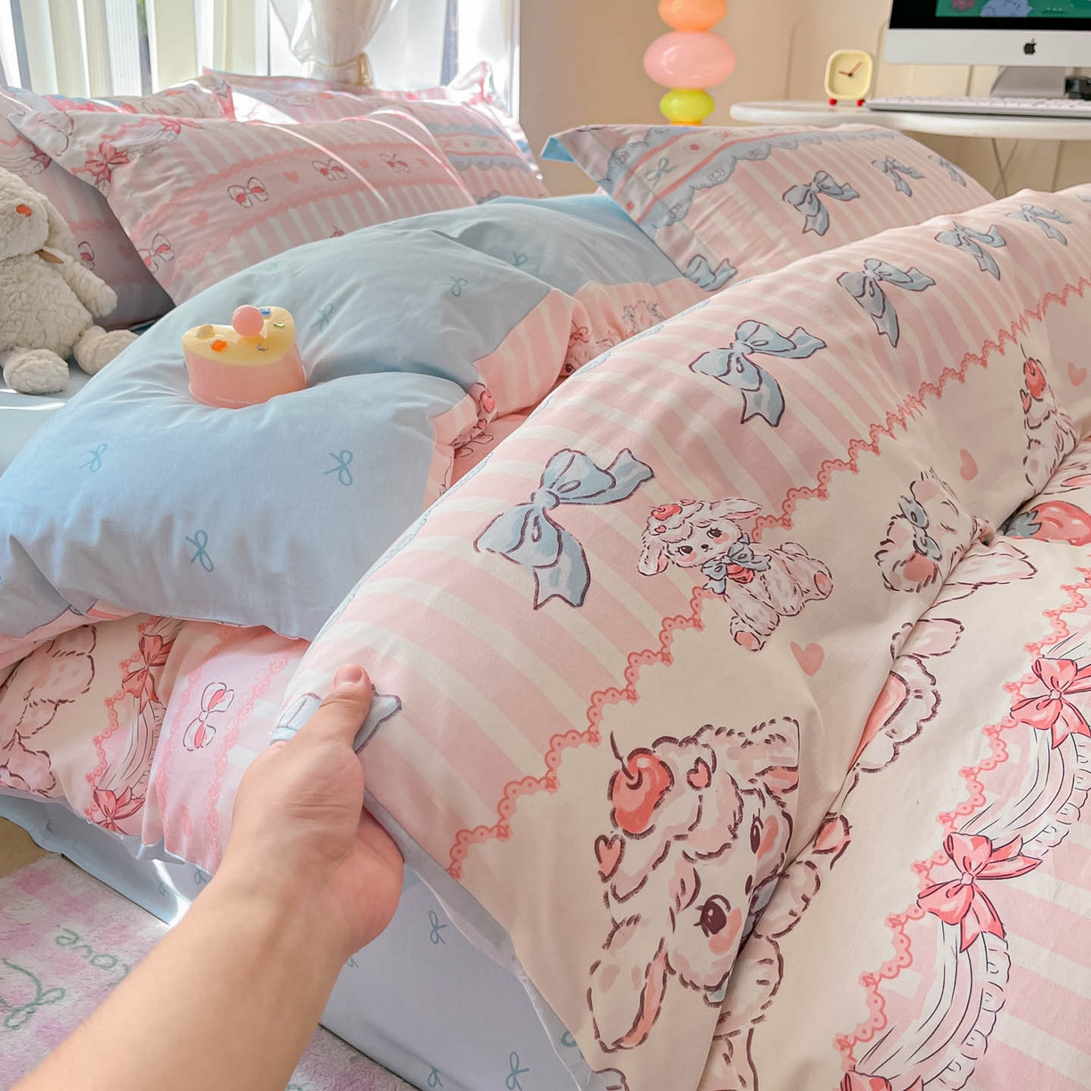 91家纺网 家纺一手货源 找家纺 涵宸家纺 2025新款亲肤舒适全棉印花四件套-68系列 总 A草莓小羊