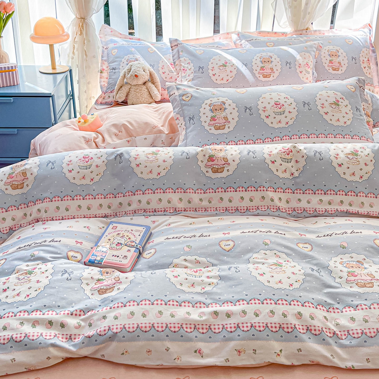 91家纺网 家纺一手货源 找家纺 涵宸家纺 2025新款亲肤舒适全棉印花四件套-68系列 总 A蛋糕小熊