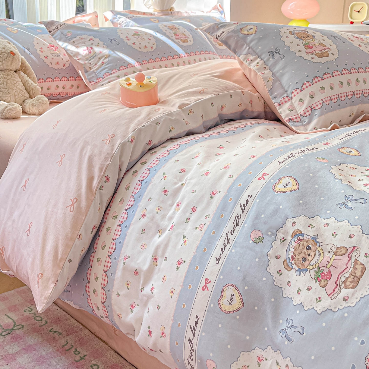 91家纺网 家纺一手货源 找家纺 涵宸家纺 2025新款亲肤舒适全棉印花四件套-68系列 总 A蛋糕小熊