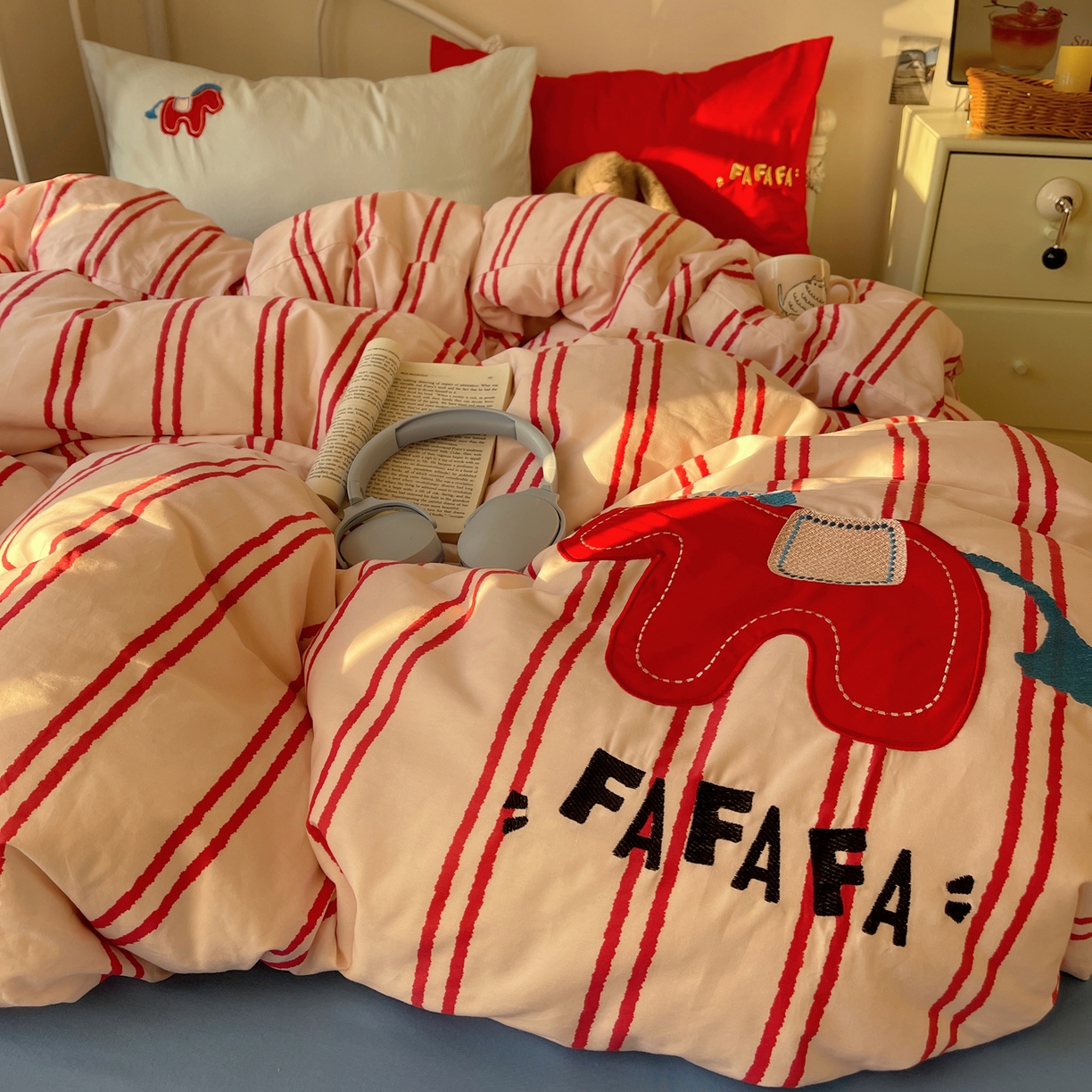 91家纺网 家纺一手货源 找家纺 （总）轻奢坊 2025新款牛奶绒5D烂花韩版法式花边四件套-蝶梦