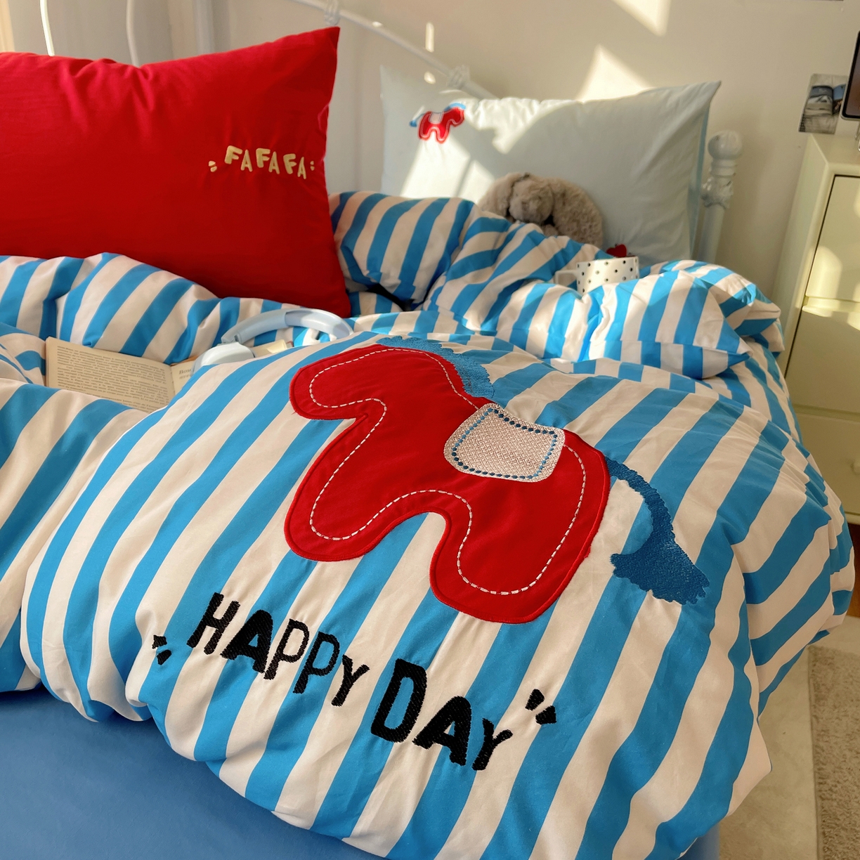 91家纺网 家纺一手货源 找家纺  轻奢坊 2026新年款水洗棉贴布绣四件套-旺福 发财马蓝条