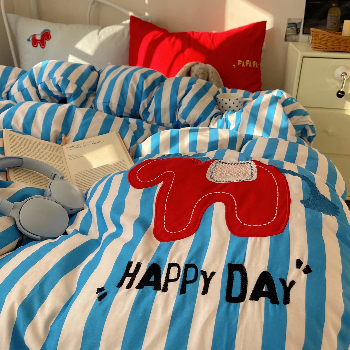 91家纺网 家纺一手货源 找家纺  轻奢坊 2026新年款水洗棉贴布绣四件套-旺福 发财马蓝条