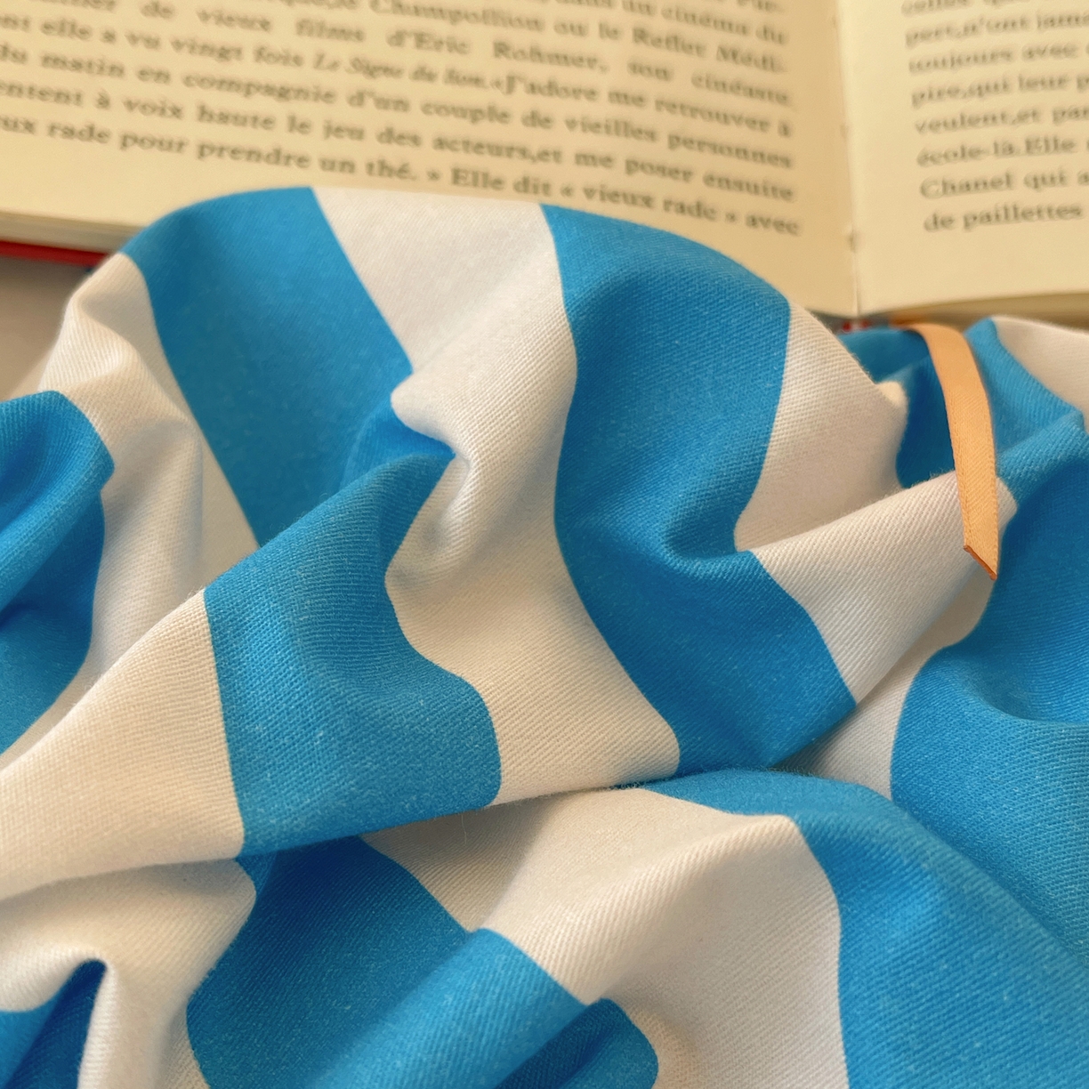 91家纺网 家纺一手货源 找家纺  轻奢坊 2026新年款水洗棉贴布绣四件套-旺福 发财马蓝条