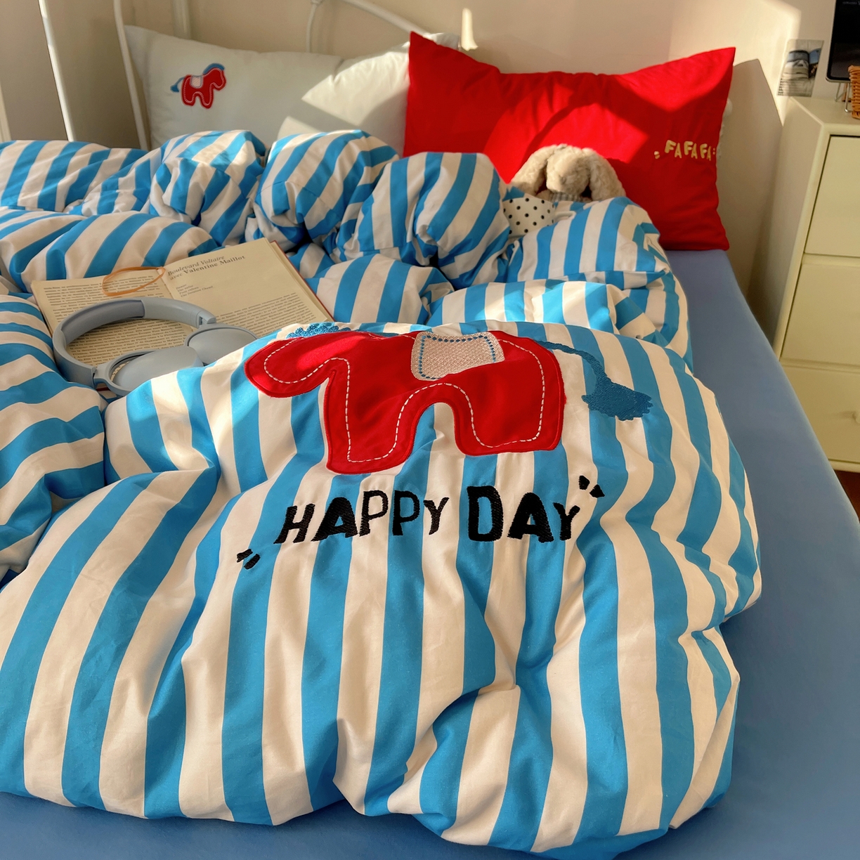 91家纺网 家纺一手货源 找家纺  轻奢坊 2026新年款水洗棉贴布绣四件套-旺福 发财马蓝条