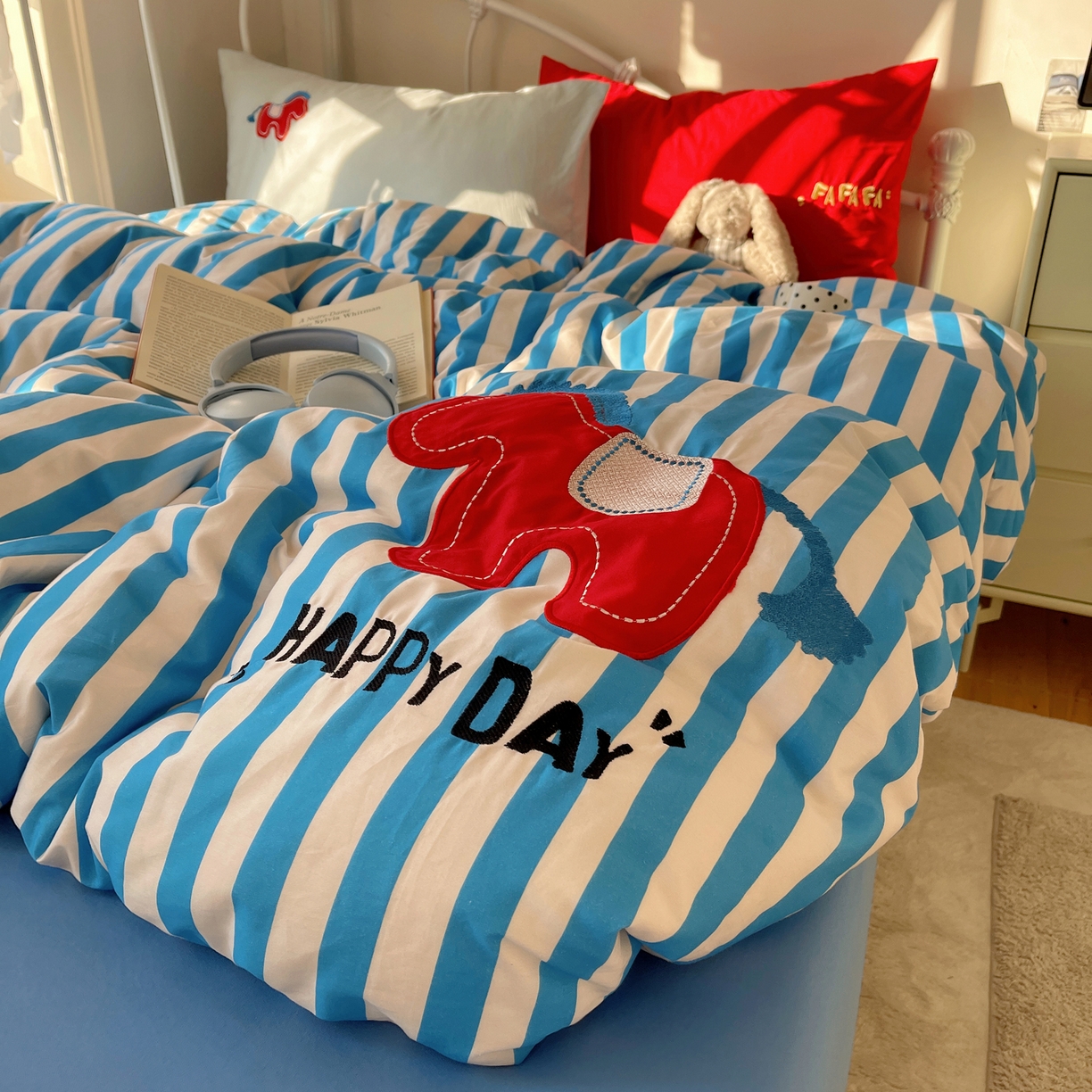 91家纺网 家纺一手货源 找家纺  轻奢坊 2026新年款水洗棉贴布绣四件套-旺福 发财马蓝条