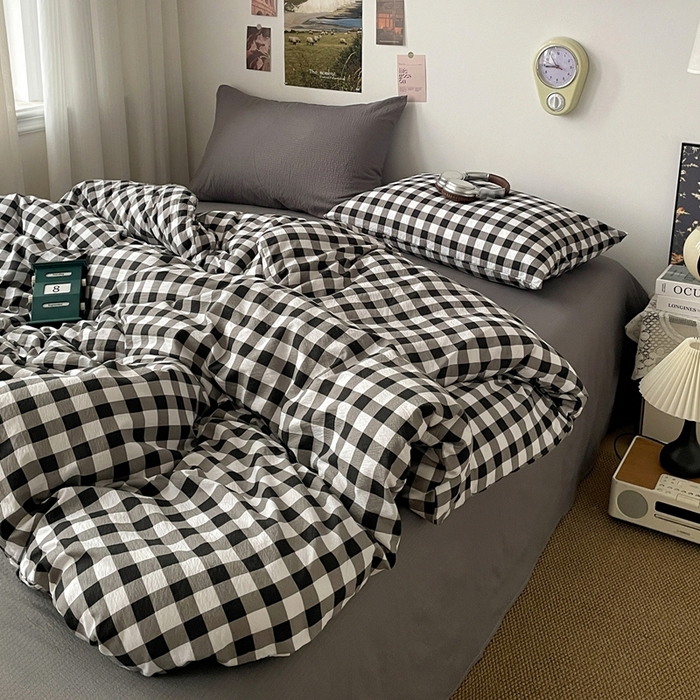 91家纺网 家纺一手货源 找家纺 港岛妹妹 2026新款双层纱格条系列四件套 奶油黑格