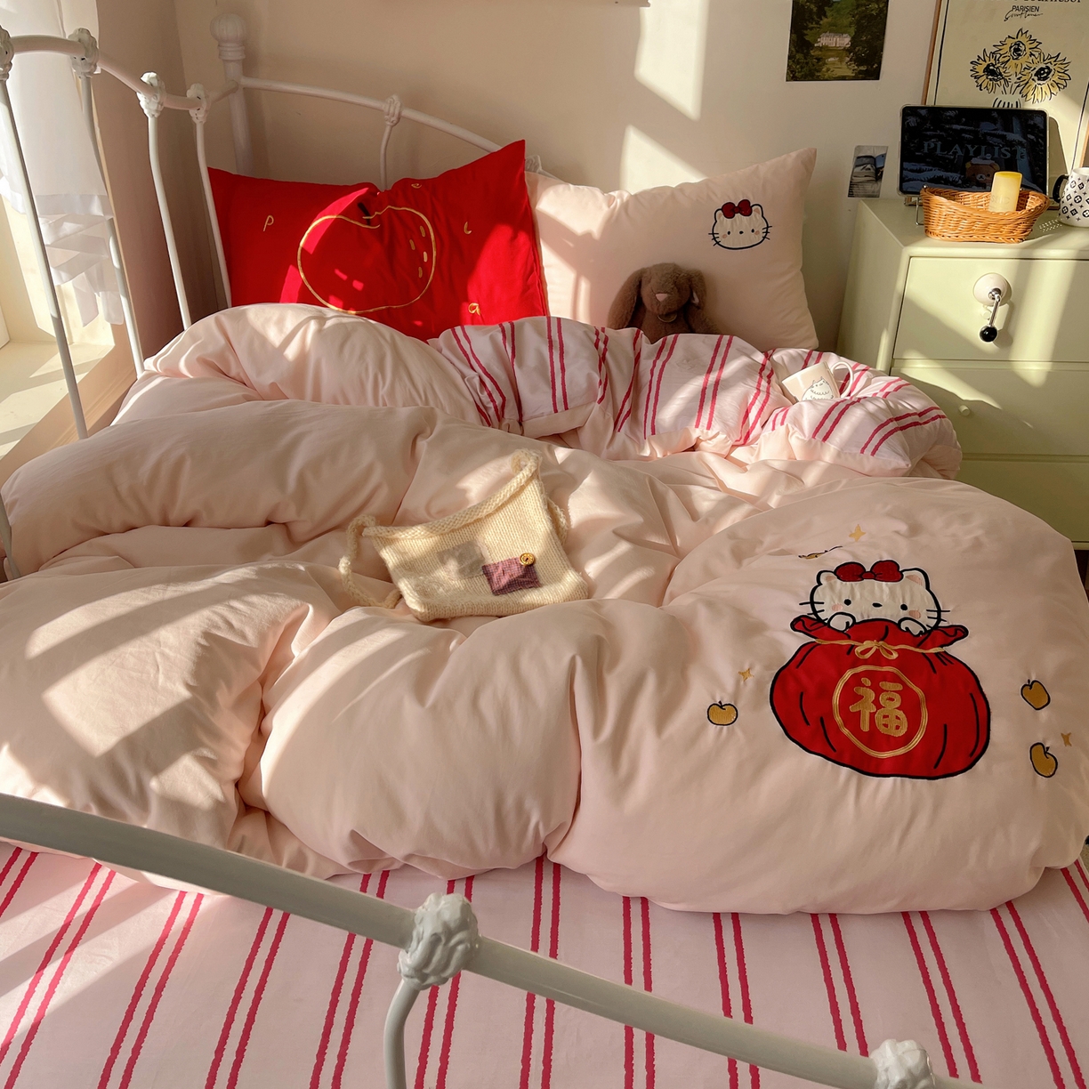 91家纺网 家纺一手货源 找家纺  轻奢坊 2026新年款水洗棉贴布绣四件套-旺福 福袋猫粉