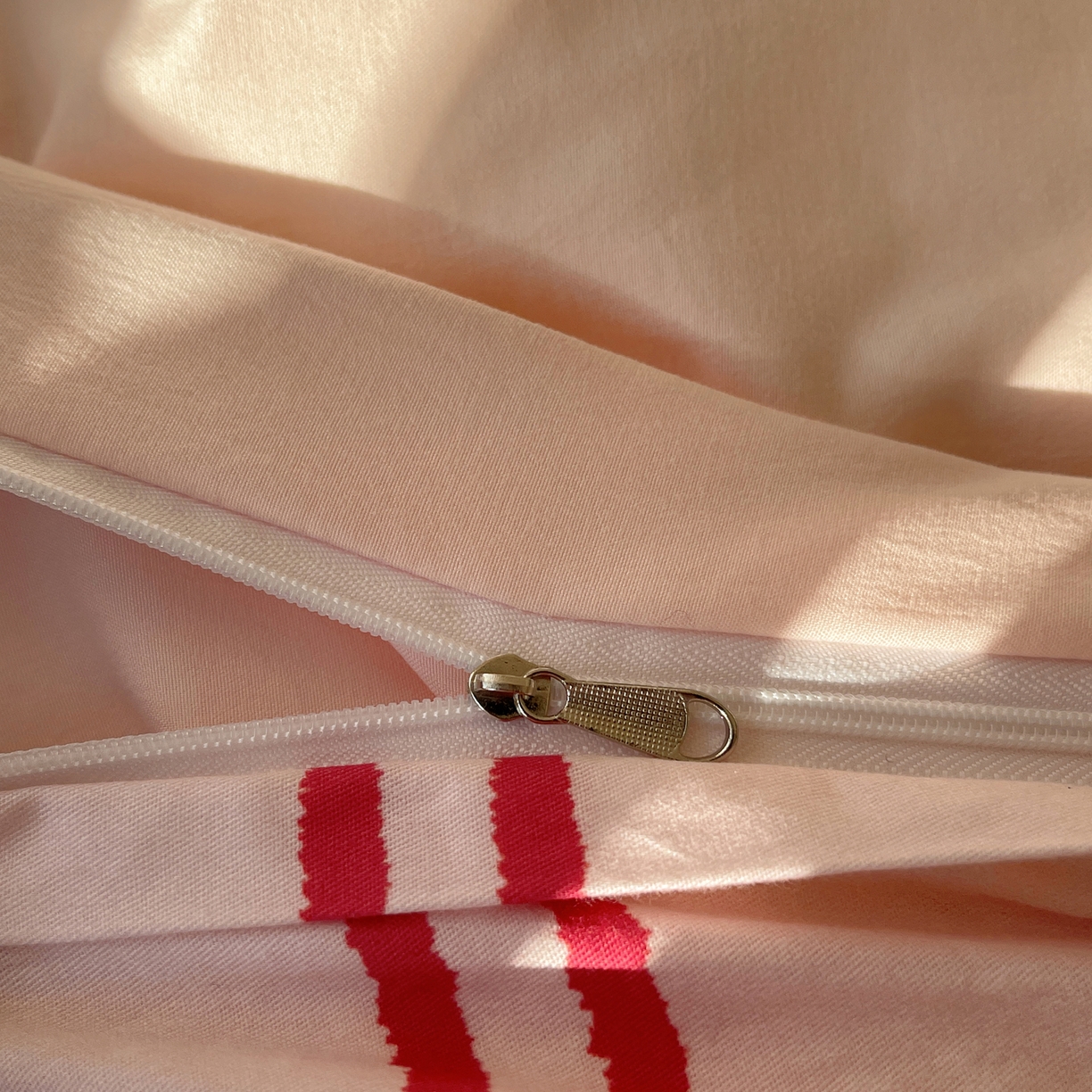 91家纺网 家纺一手货源 找家纺  轻奢坊 2026新年款水洗棉贴布绣四件套-旺福 福袋猫粉