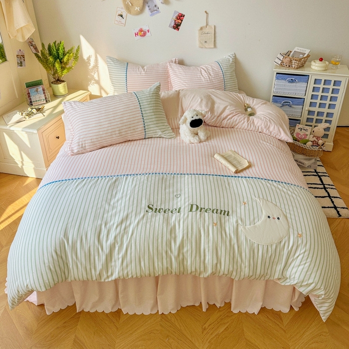 91家纺网 家纺一手货源 找家纺 （总）贝凯瑞 2026款仿棉木棉水洗棉绣花ins小清新床裙床单款四件套-星月语