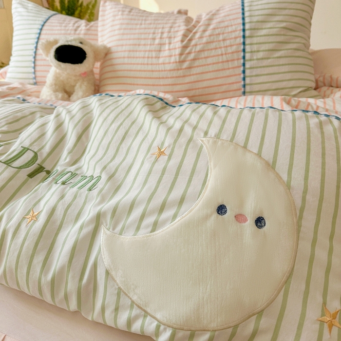 91家纺网 家纺一手货源 找家纺 （总）贝凯瑞 2026款仿棉木棉水洗棉绣花ins小清新床裙床单款四件套-星月语