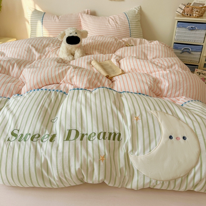 91家纺网 家纺一手货源 找家纺 （总）贝凯瑞 2026款仿棉木棉水洗棉绣花ins小清新床裙床单款四件套-星月语