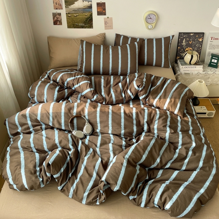 91家纺网 家纺一手货源 找家纺 港岛妹妹 2026新款双层纱格条系列四件套 奶油蓝棕条