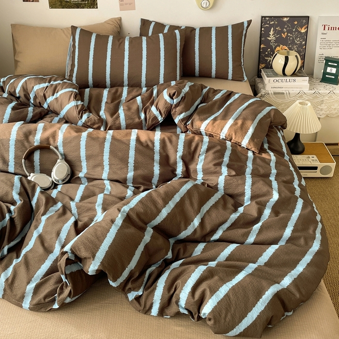 91家纺网 家纺一手货源 找家纺 港岛妹妹 2026新款双层纱格条系列四件套 奶油蓝棕条