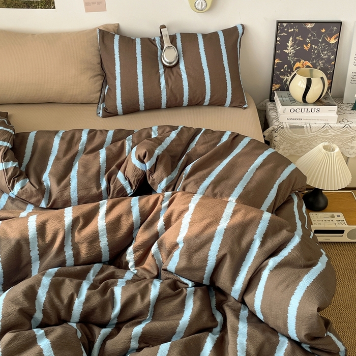 91家纺网 家纺一手货源 找家纺 港岛妹妹 2026新款双层纱格条系列四件套 奶油蓝棕条