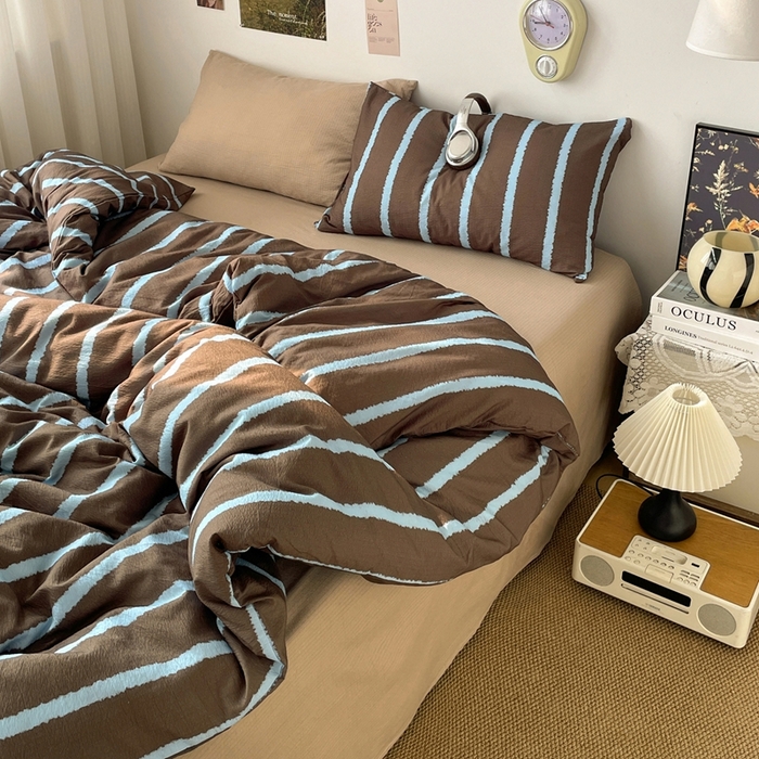 91家纺网 家纺一手货源 找家纺 港岛妹妹 2026新款双层纱格条系列四件套 奶油蓝棕条