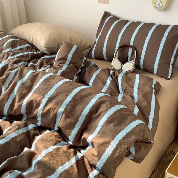 91家纺网 家纺一手货源 找家纺 港岛妹妹 2026新款双层纱格条系列四件套 奶油蓝棕条