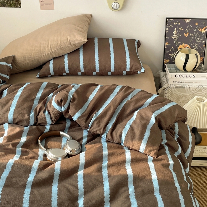 91家纺网 家纺一手货源 找家纺 港岛妹妹 2026新款双层纱格条系列四件套 奶油蓝棕条