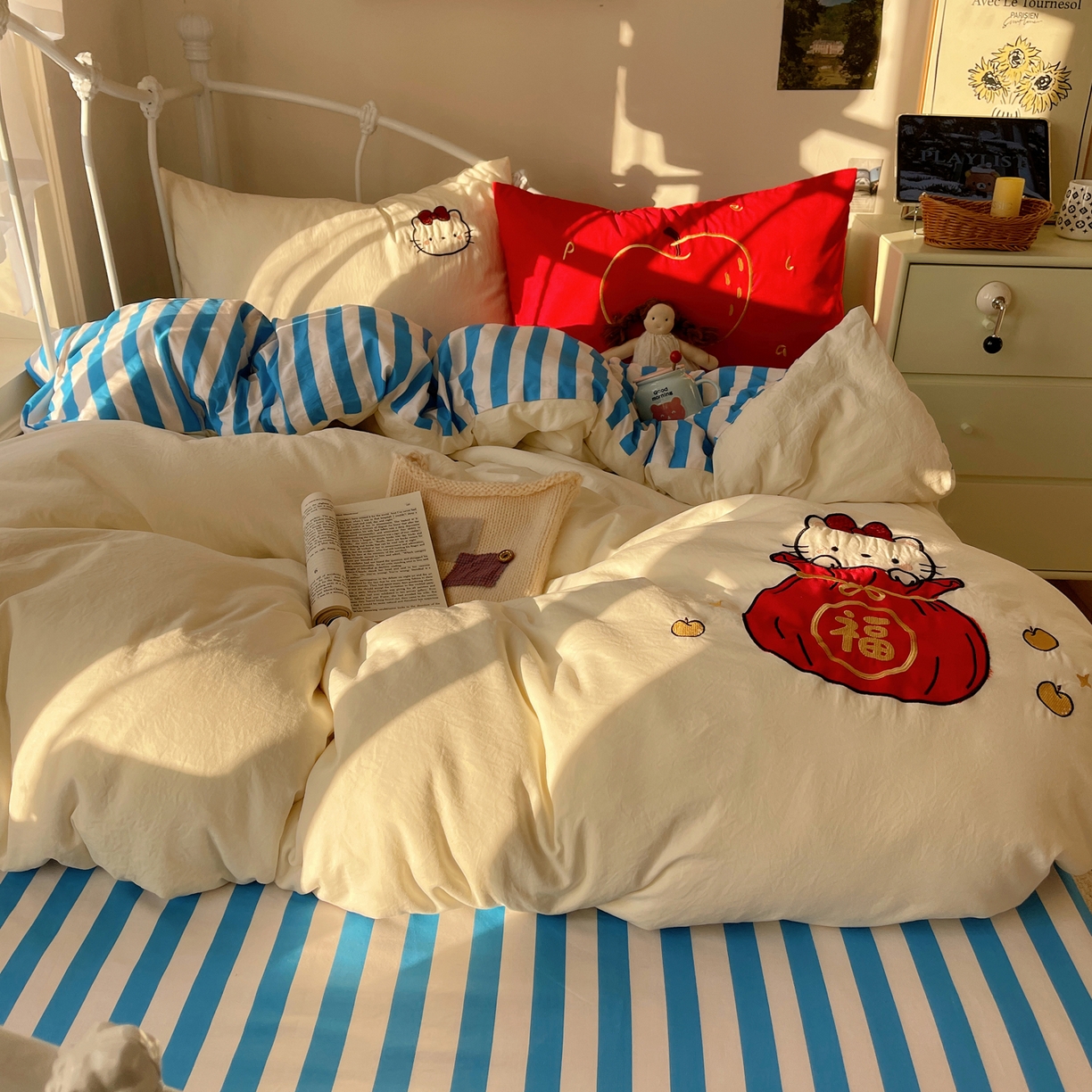 91家纺网 家纺一手货源 找家纺  轻奢坊 2026新年款水洗棉贴布绣四件套-旺福 福袋猫米