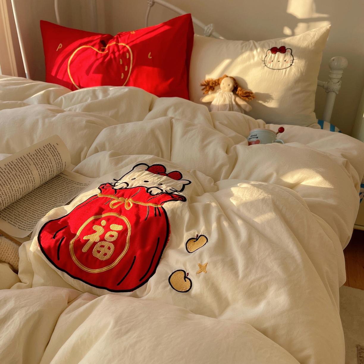 91家纺网 家纺一手货源 找家纺  轻奢坊 2026新年款水洗棉贴布绣四件套-旺福 福袋猫米