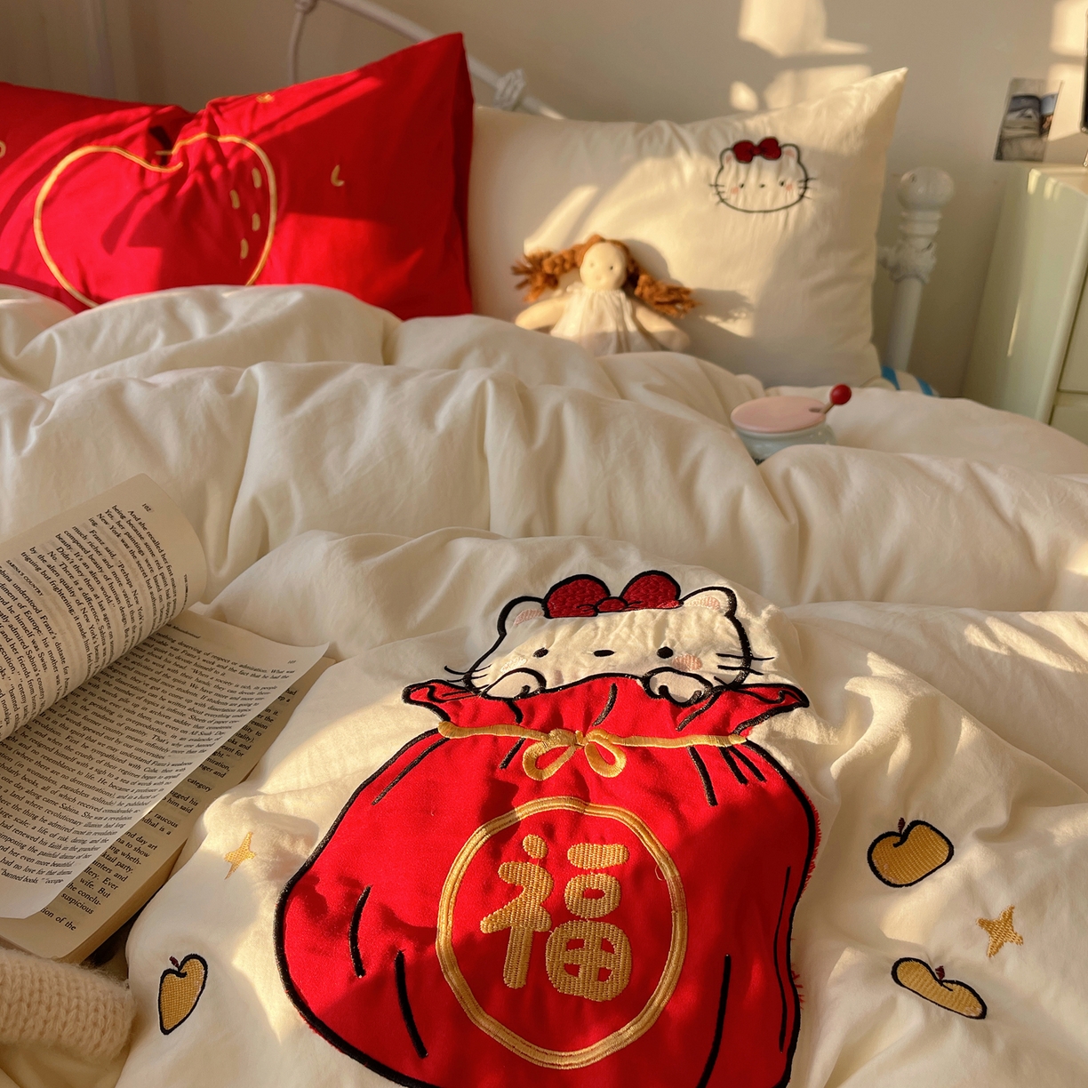 91家纺网 家纺一手货源 找家纺  轻奢坊 2026新年款水洗棉贴布绣四件套-旺福 福袋猫米