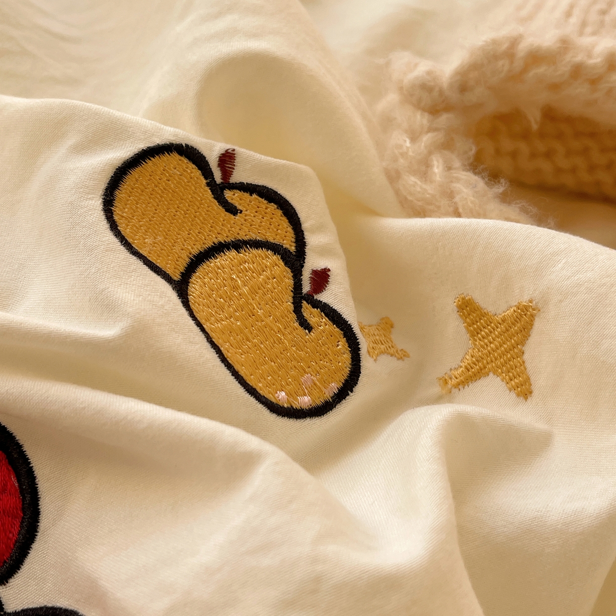 91家纺网 家纺一手货源 找家纺  轻奢坊 2026新年款水洗棉贴布绣四件套-旺福 福袋猫米