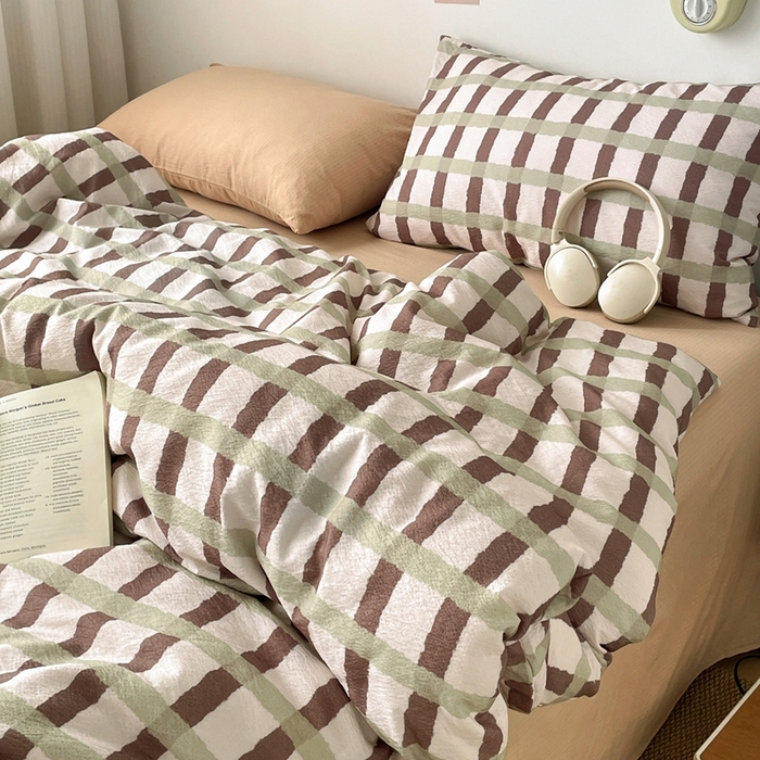 91家纺网 家纺一手货源 找家纺 港岛妹妹 2026新款双层纱格条系列四件套 奶油青栗格