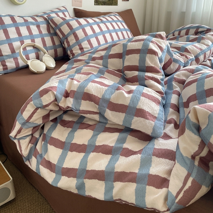 91家纺网 家纺一手货源 找家纺 港岛妹妹 2026新款双层纱格条系列四件套 奶油雾蓝咖格