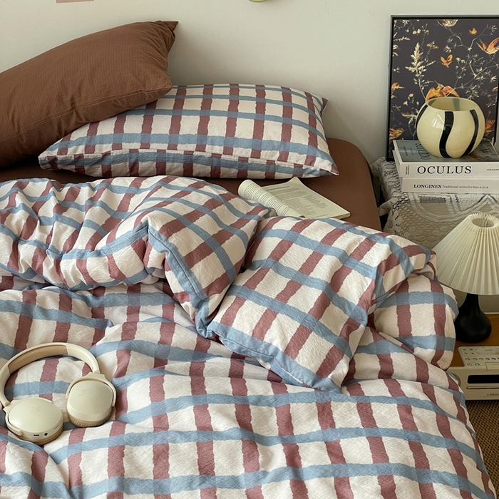 91家纺网 家纺一手货源 找家纺 港岛妹妹 2026新款双层纱格条系列四件套 奶油雾蓝咖格