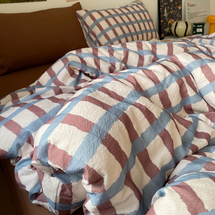 91家纺网 家纺一手货源 找家纺 港岛妹妹 2026新款双层纱格条系列四件套 奶油雾蓝咖格