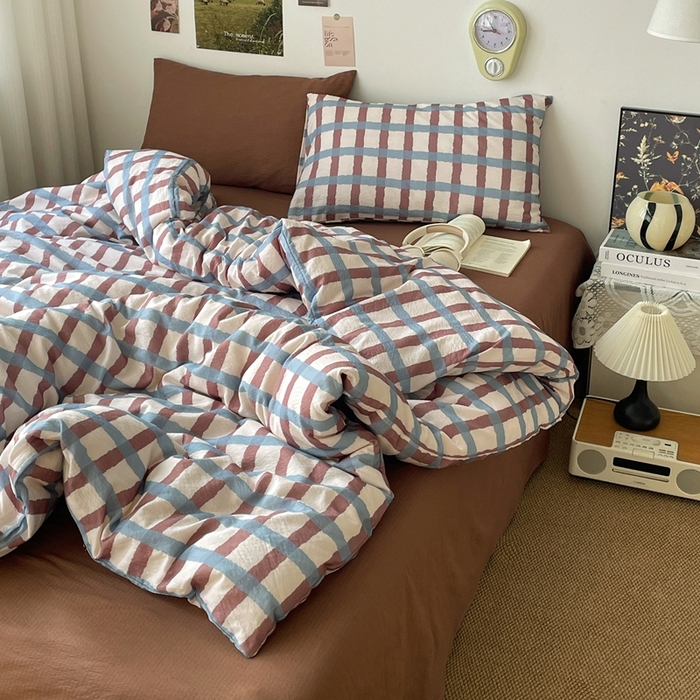 91家纺网 家纺一手货源 找家纺 港岛妹妹 2026新款双层纱格条系列四件套 奶油雾蓝咖格