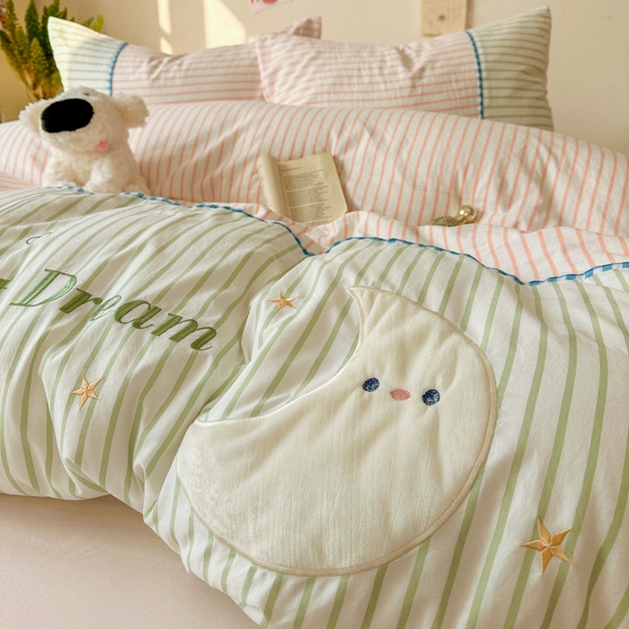 91家纺网 家纺一手货源 找家纺 贝凯瑞 2026款仿棉木棉水洗棉绣花ins小清新床裙床单款四件套-星月语 星月语-蜜桃青提