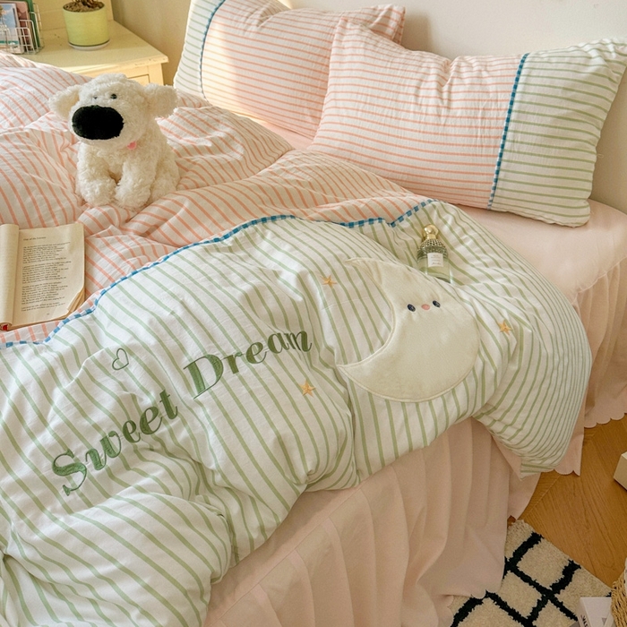 91家纺网 家纺一手货源 找家纺 贝凯瑞 2026款仿棉木棉水洗棉绣花ins小清新床裙床单款四件套-星月语 星月语-蜜桃青提