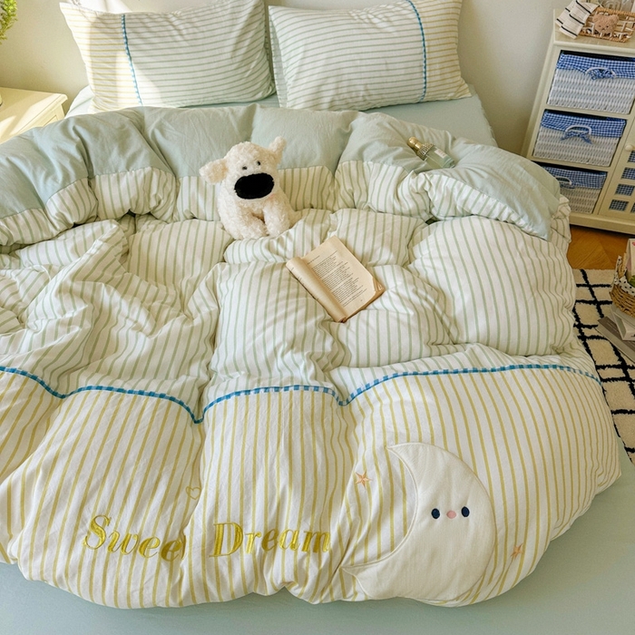 91家纺网 家纺一手货源 找家纺 贝凯瑞 2026款仿棉木棉水洗棉绣花ins小清新床裙床单款四件套-星月语 星月语-抹茶布丁