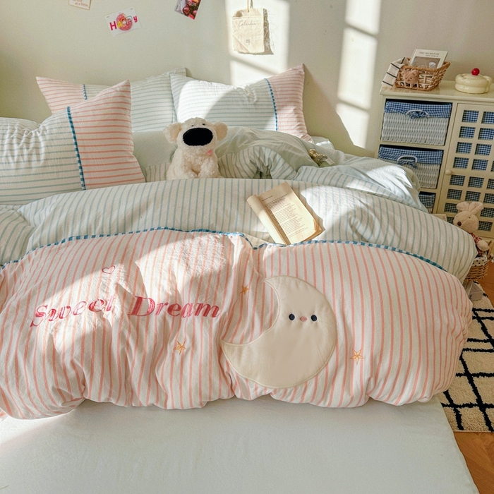 91家纺网 家纺一手货源 找家纺 贝凯瑞 2026款仿棉木棉水洗棉绣花ins小清新床裙床单款四件套-星月语 星月语-雾粉冰蓝