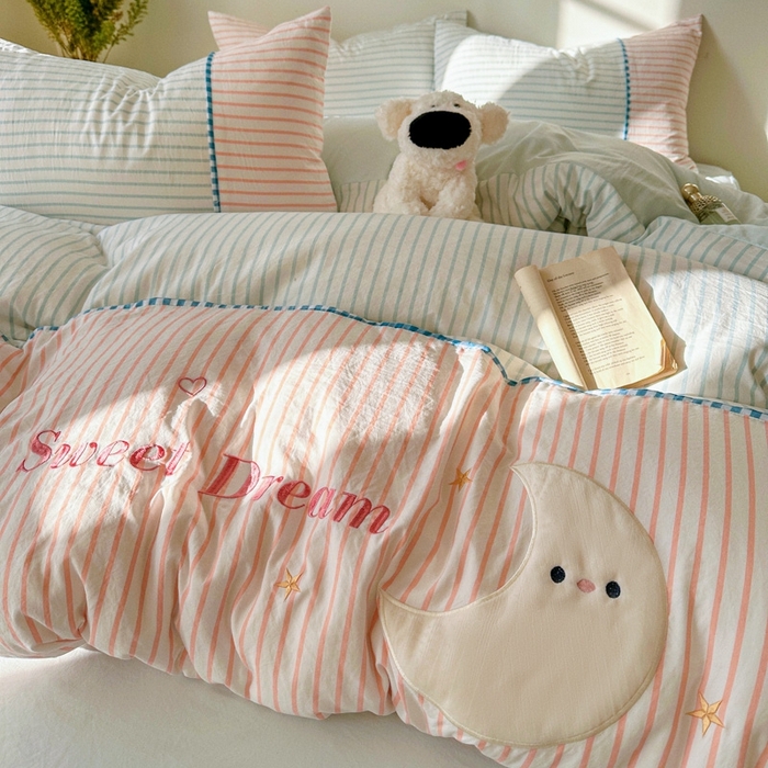 91家纺网 家纺一手货源 找家纺 贝凯瑞 2026款仿棉木棉水洗棉绣花ins小清新床裙床单款四件套-星月语 星月语-雾粉冰蓝