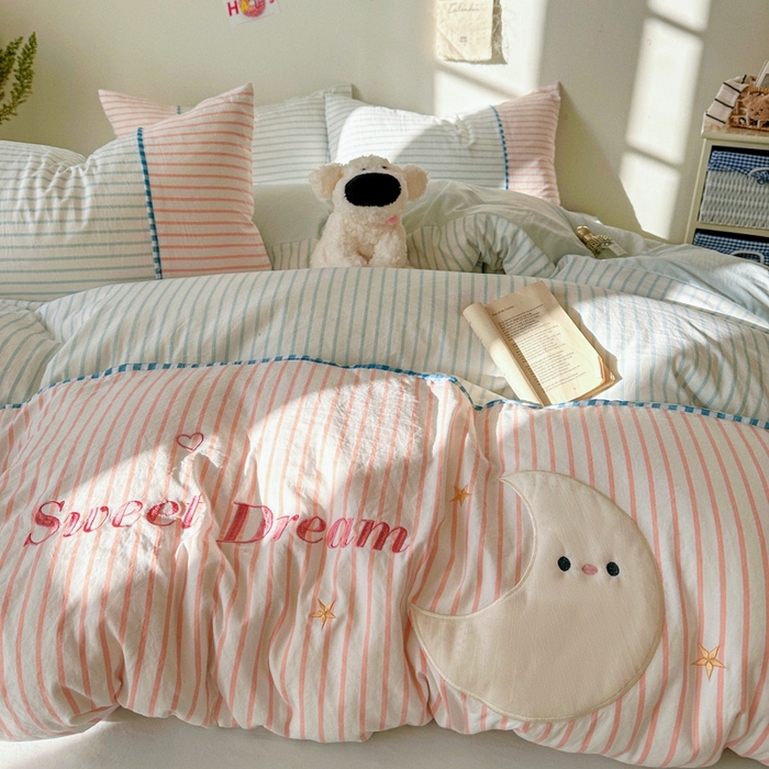 91家纺网 家纺一手货源 找家纺 贝凯瑞 2026款仿棉木棉水洗棉绣花ins小清新床裙床单款四件套-星月语 星月语-雾粉冰蓝